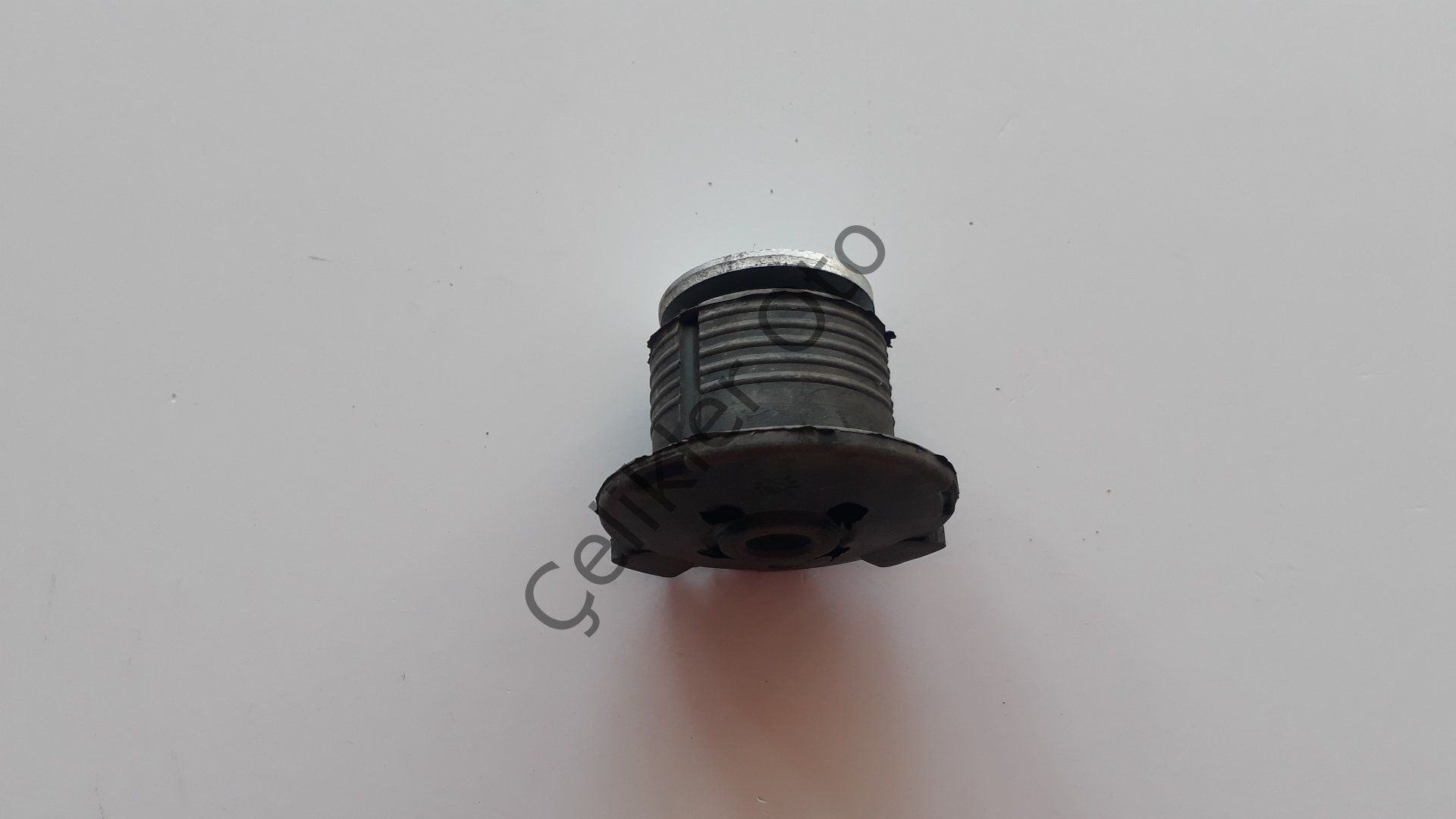 Motor Beşik Travers Burcu Renault R21 7700767685