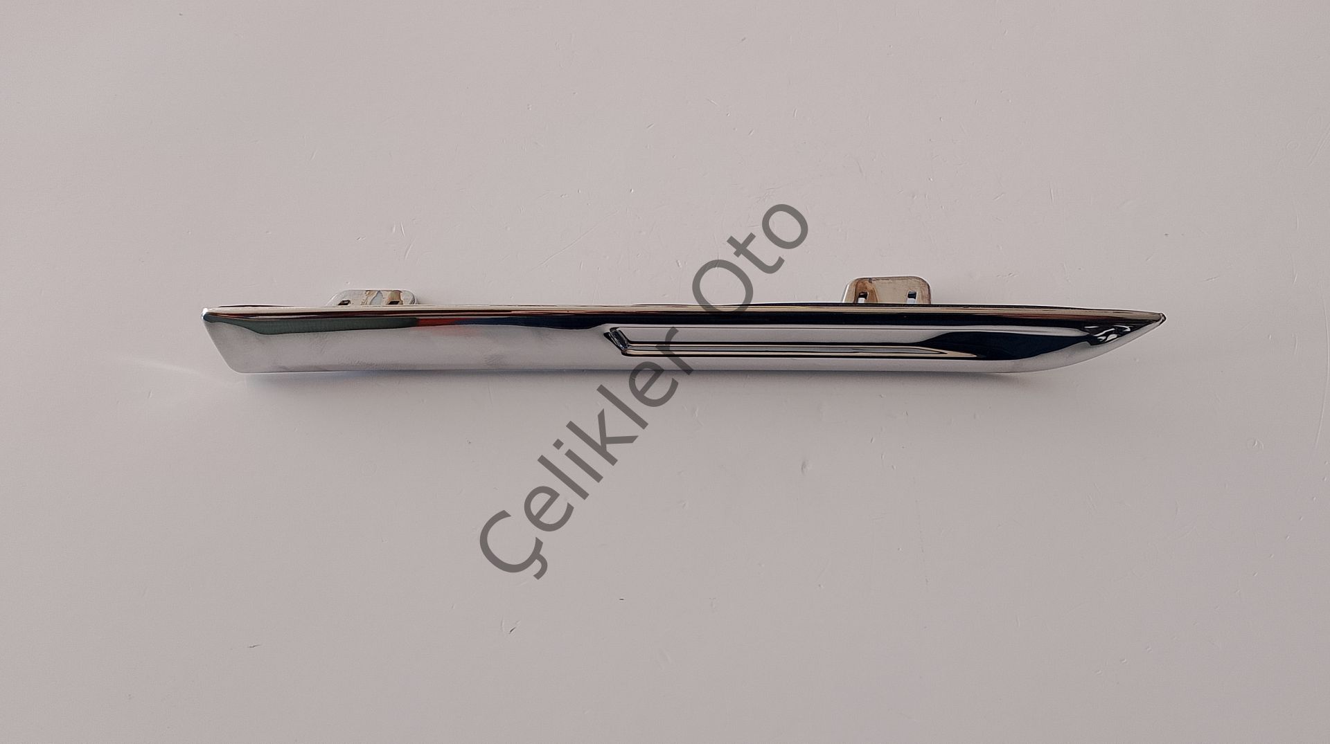 Sağ Ön Çamurluk Çıtası Megane 4 Krom 990429948R