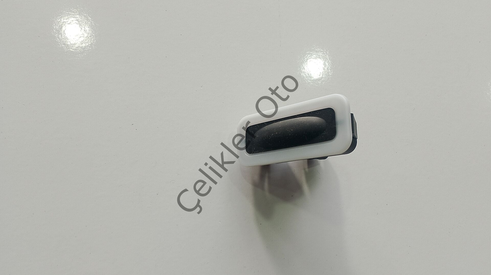 Bagaj Açma Düğmesi Butonu Clio 4 Clio 3 Fluence 8200385515