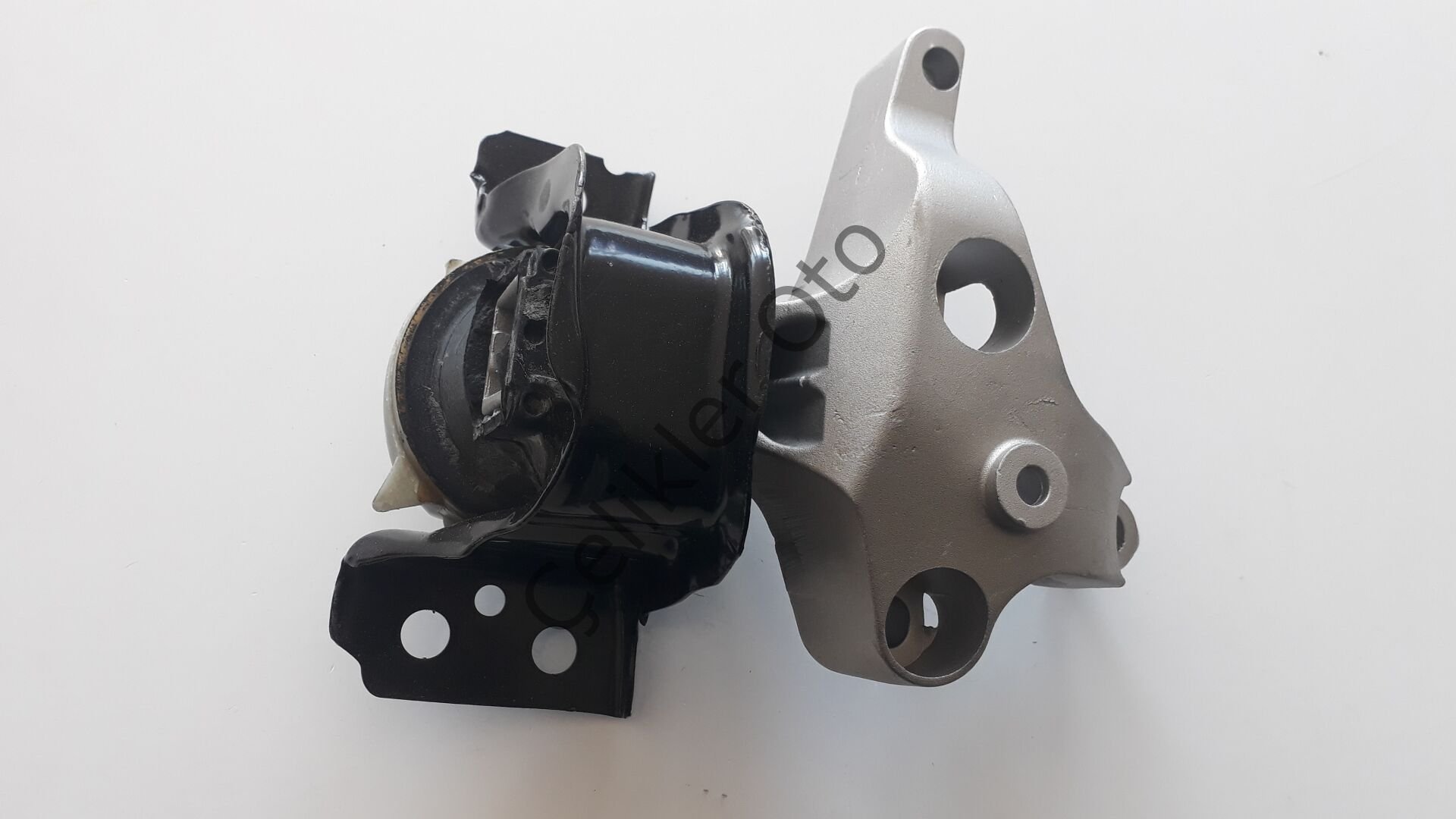 Motor Takozu Sağ Üst Duster Logan Sandero 1,5Dci K9K 112100627R