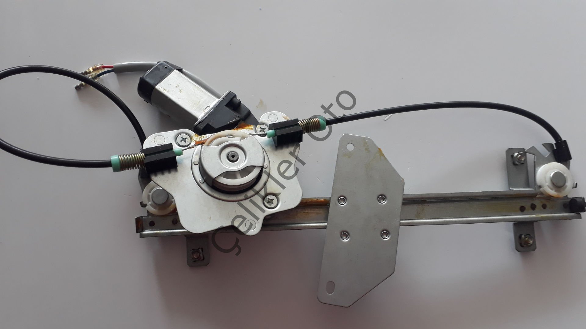 Sağ Arka Cam Krikosu S40 V40 30623453