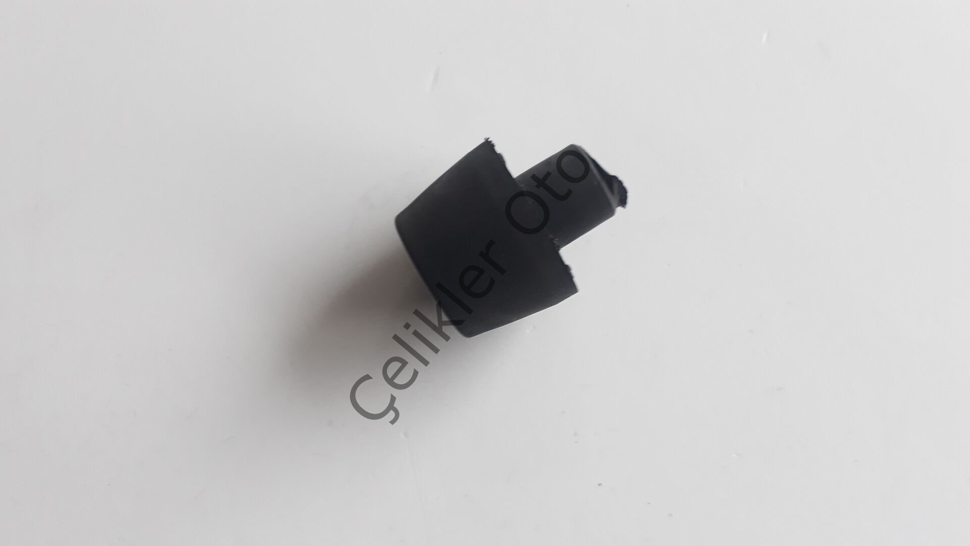 Radyatör Alt Takozu Megane 2 Scenic 2 8200050412