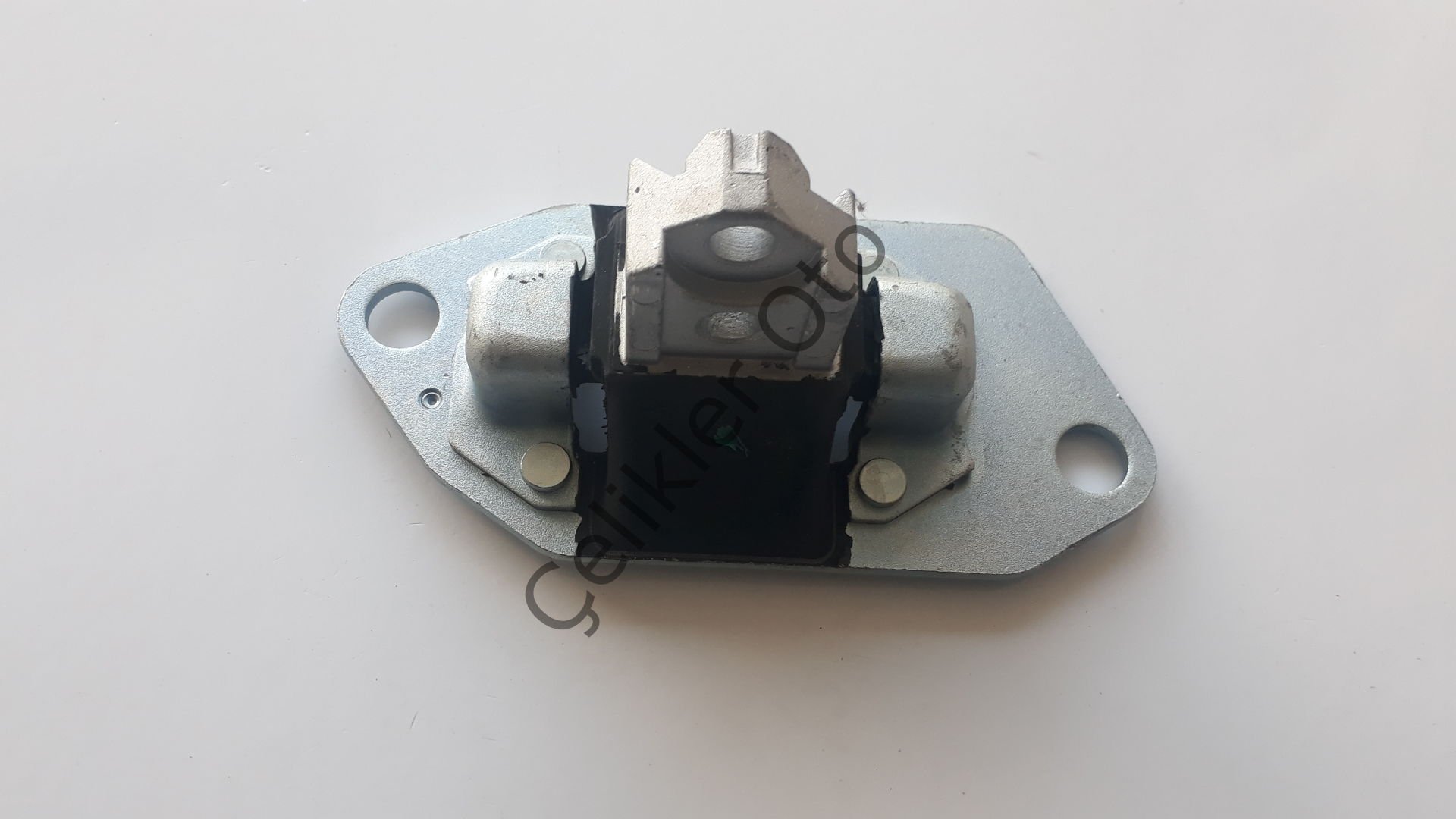 Sağ Motor Yan Takozu Kulağı S60 S80 XC70 XC90 30748811