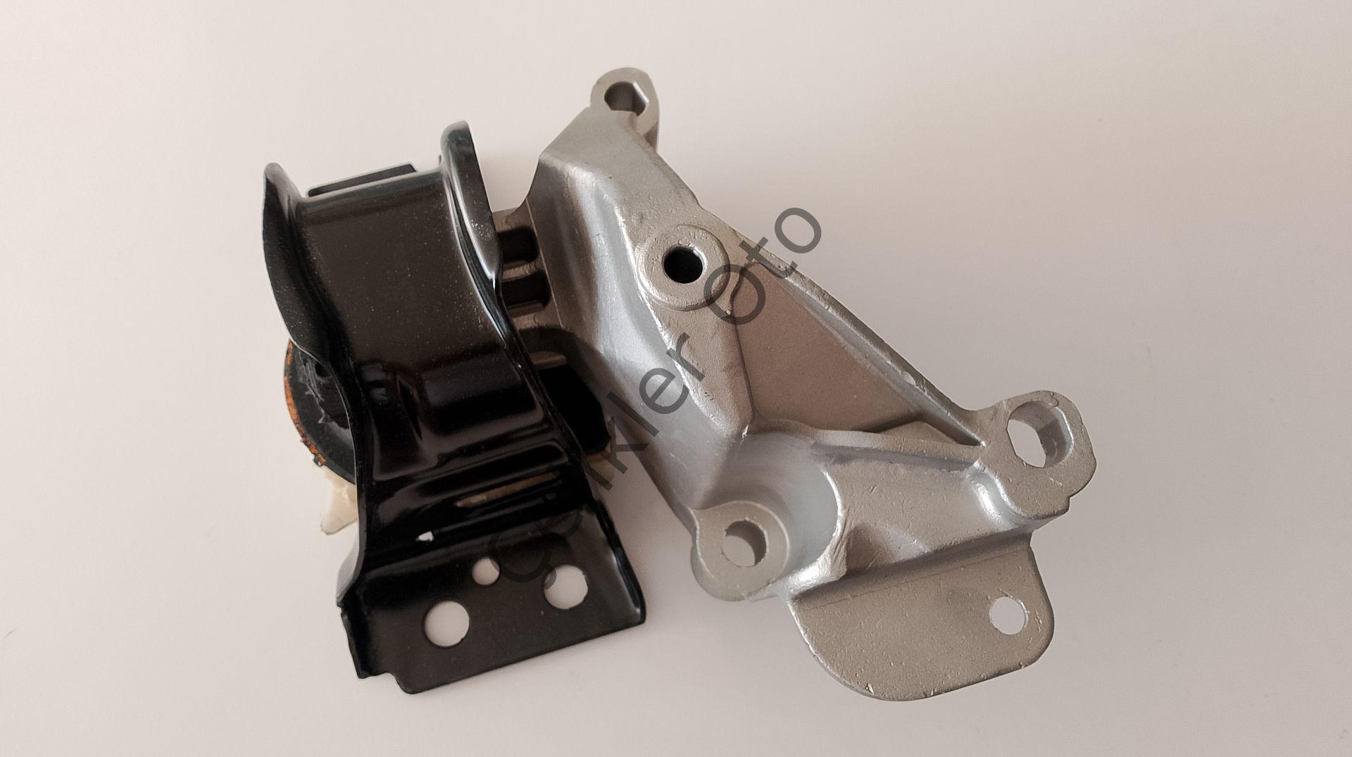 Sağ Üst Motor Takozu Dacia Duster 1,6 16V 112101351R