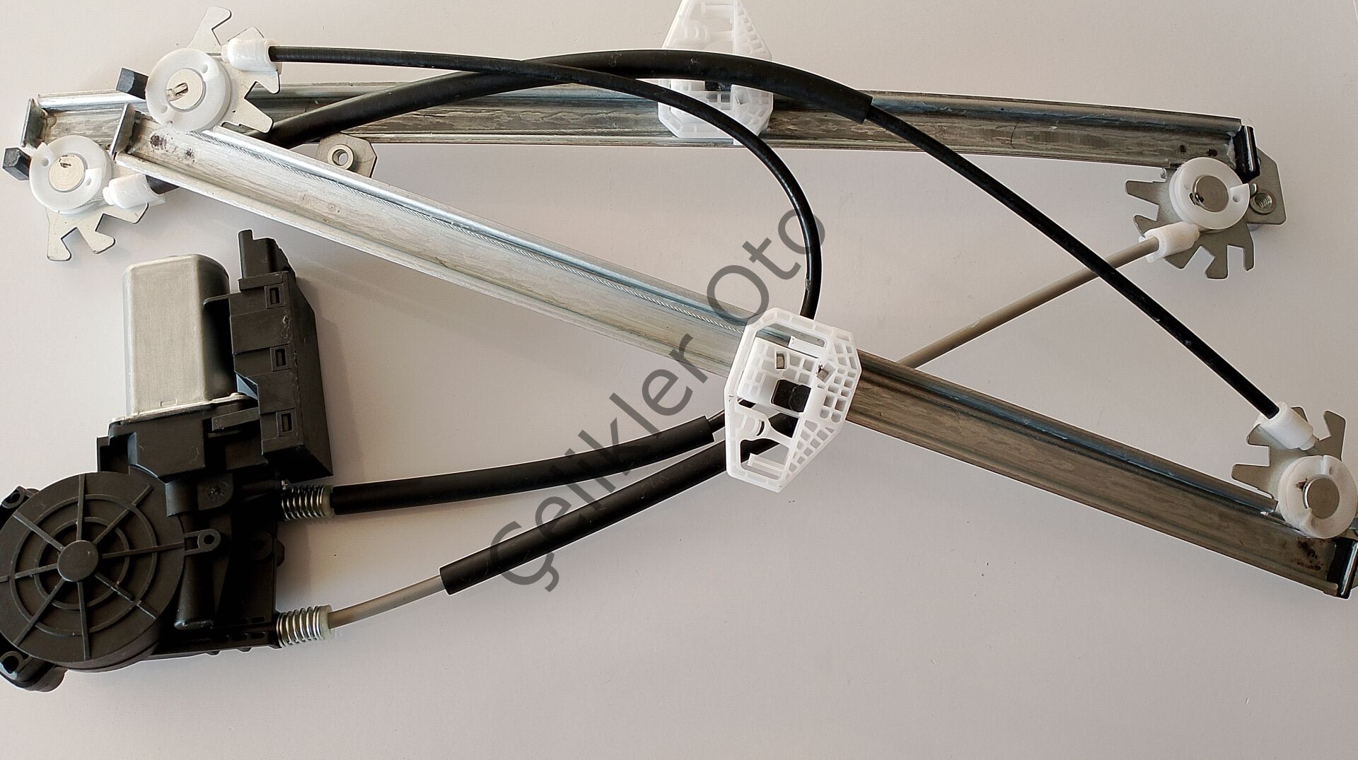 Sağ Ön Cam Krikosu Renault Megane 2 8201010925