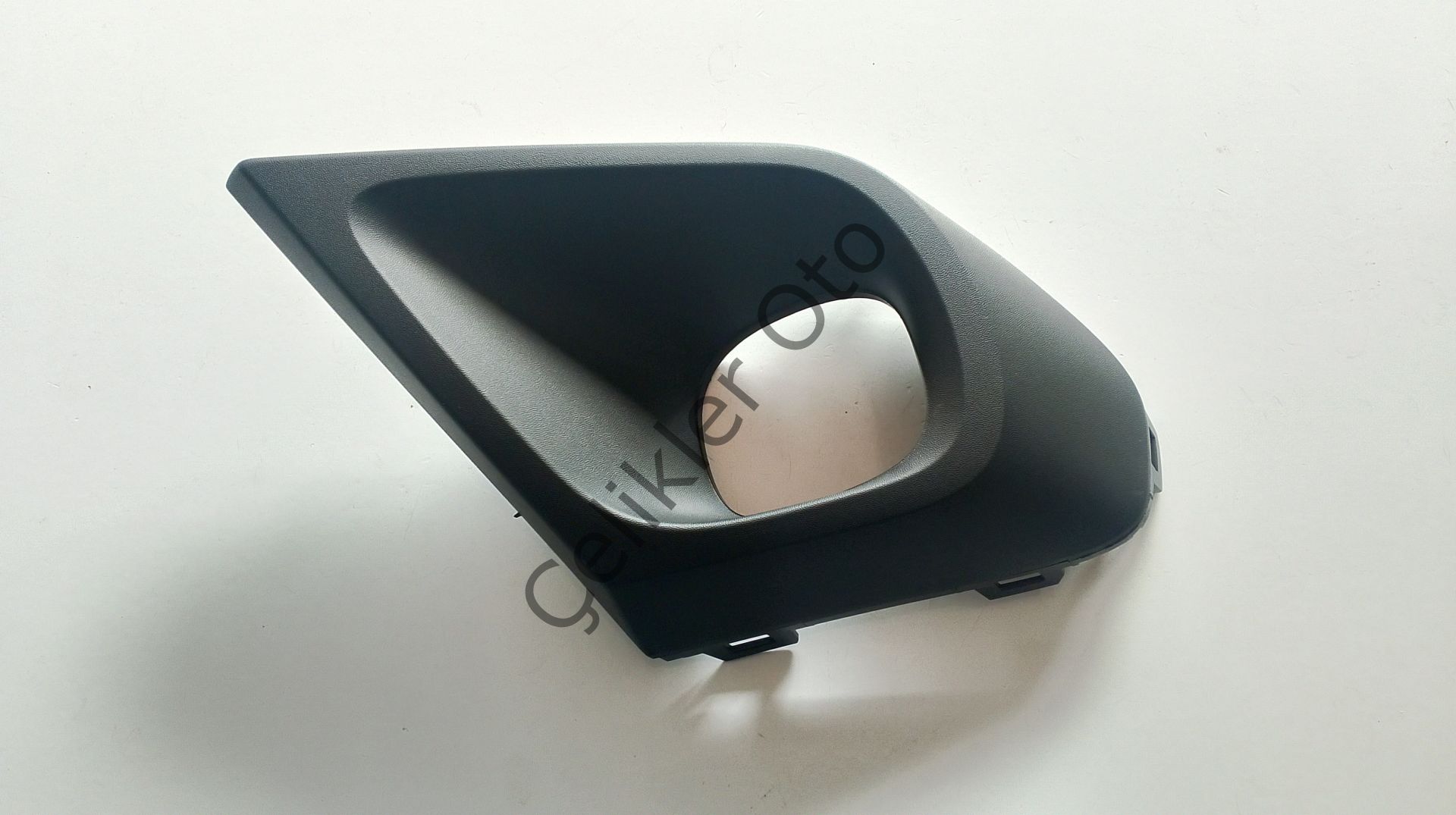 Sağ Sis Kapağı Çercevesi Dacia Duster 2018->261A27239R