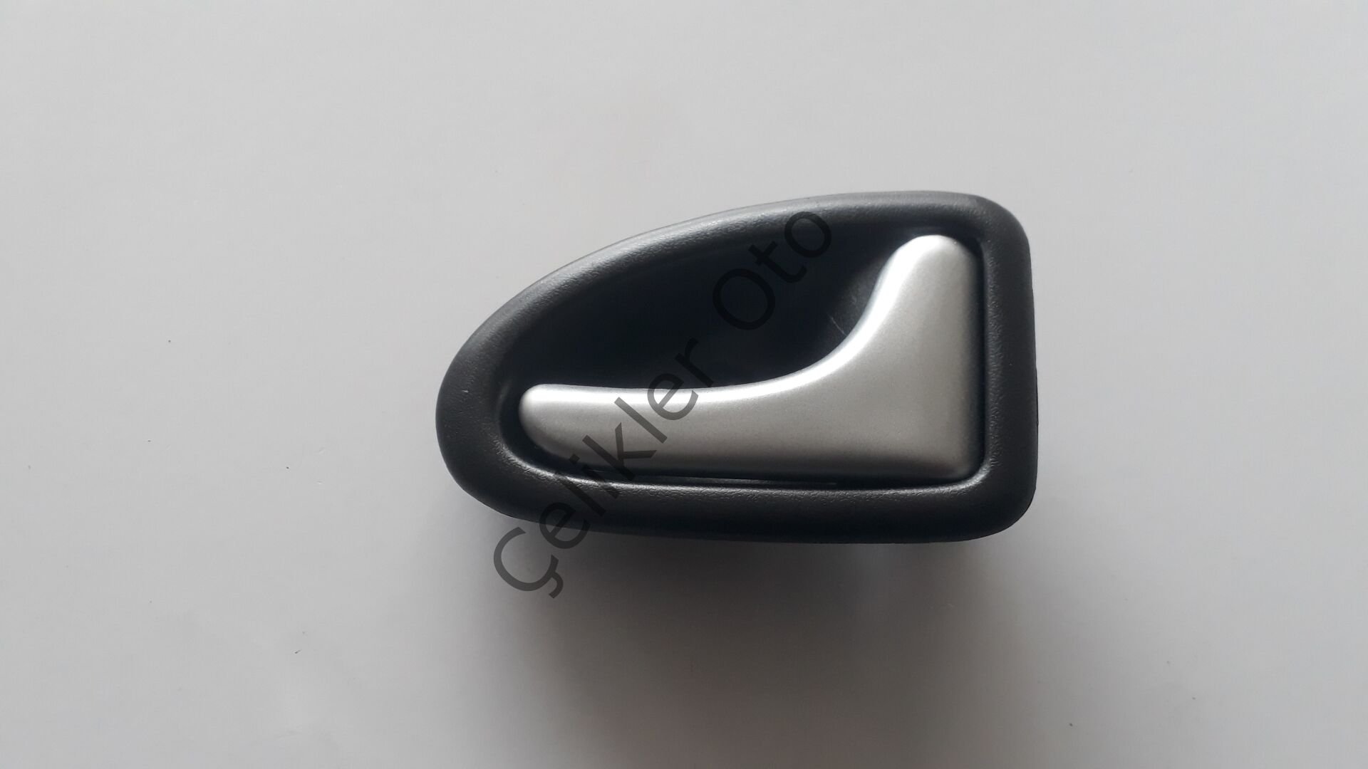 Sağ İçten Açma Kapı Kolu Clio Trafik 2 8200641125