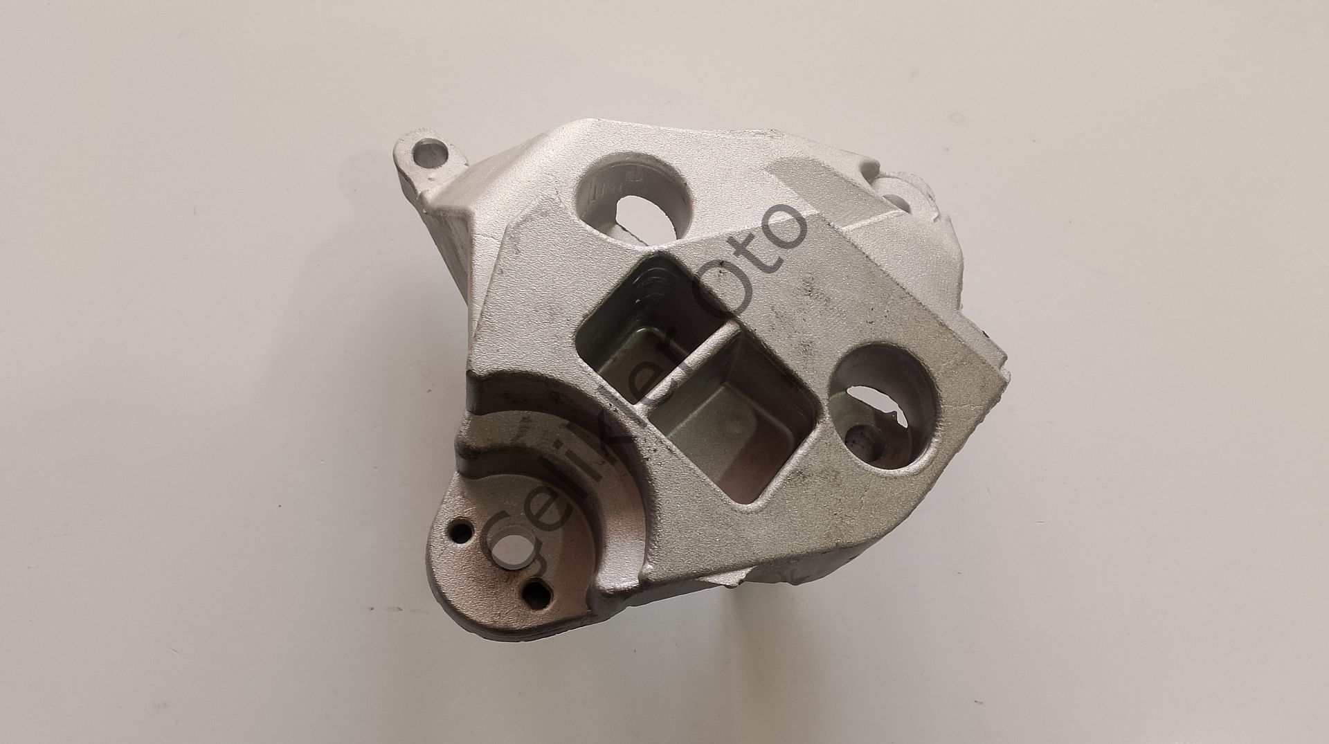 Sağ Üst Takozu Bağlantı Ayağı Clio Kango 1,5Dci K9K 8200101849