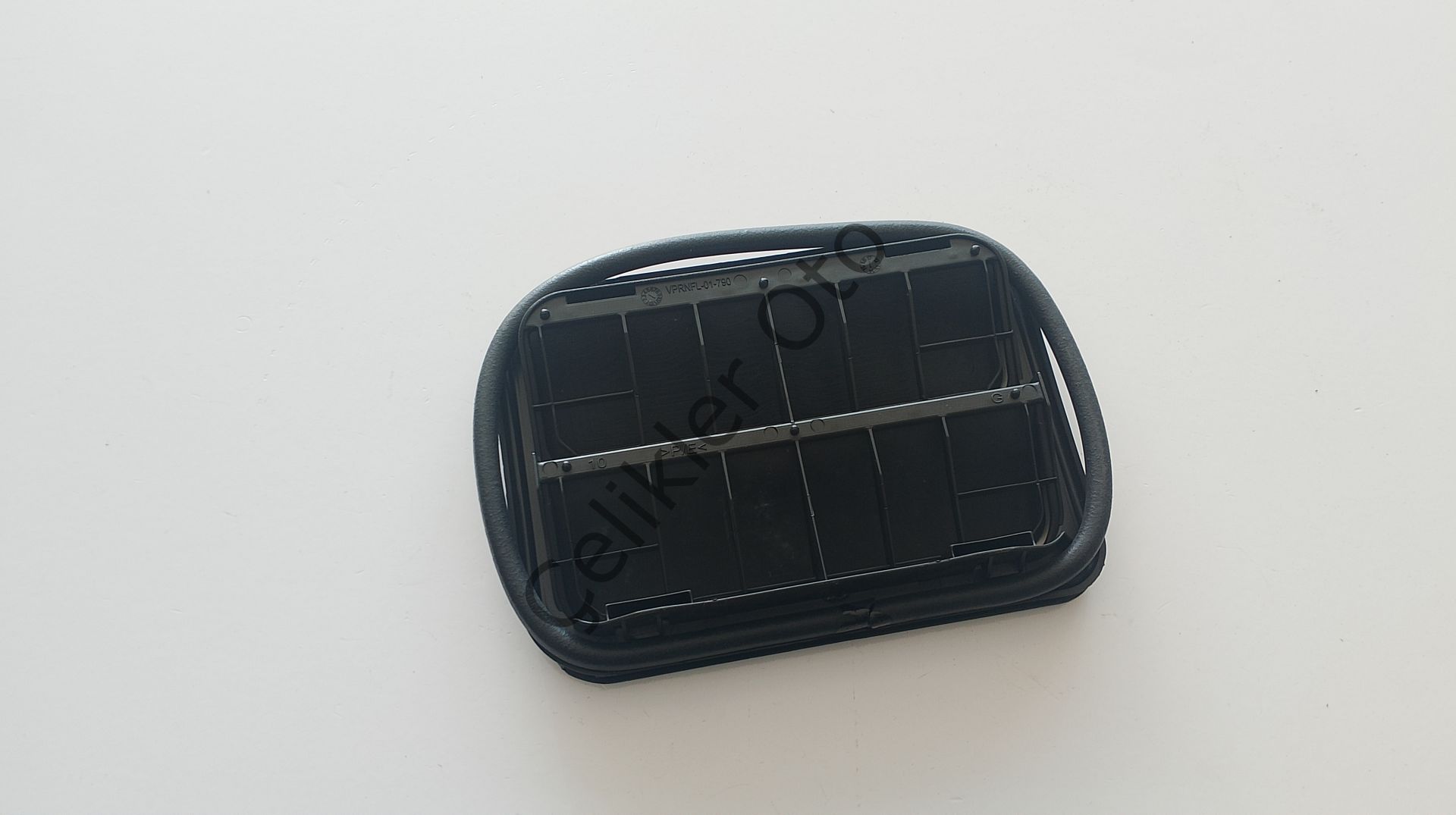 Bagaj Havalandırma Izgarası R19 Megane 2 Fluence Clio 4 Megane 4 7700838358