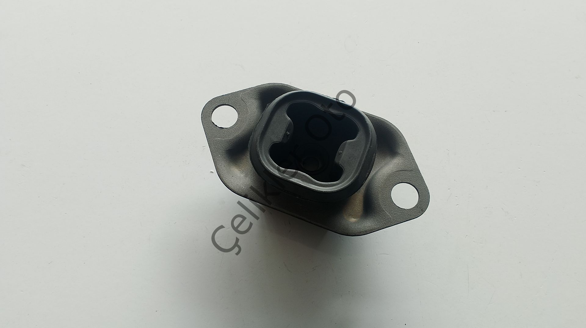 Sol Şanzuman Takozu Dacia Duster 8200805796