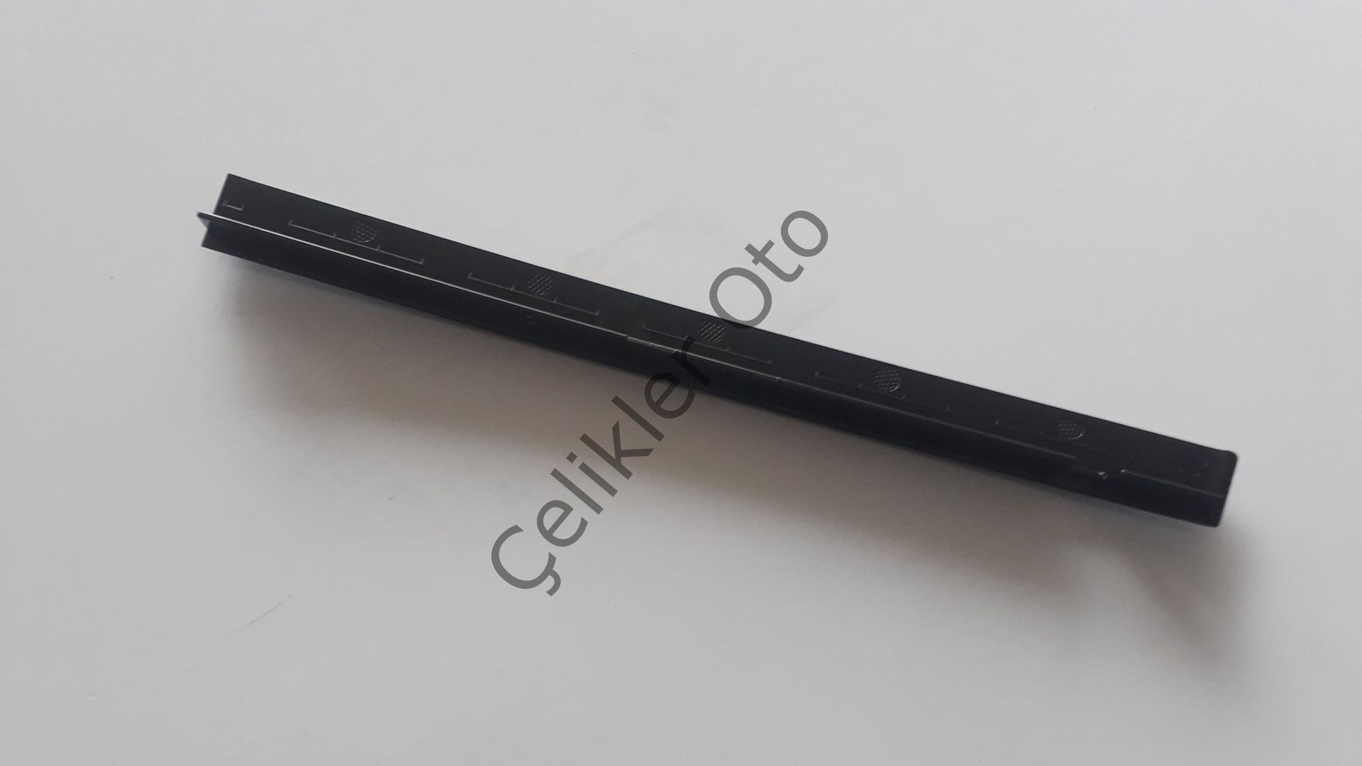 Sağ Arka Cam Çıtası Megane 4 822B49307R