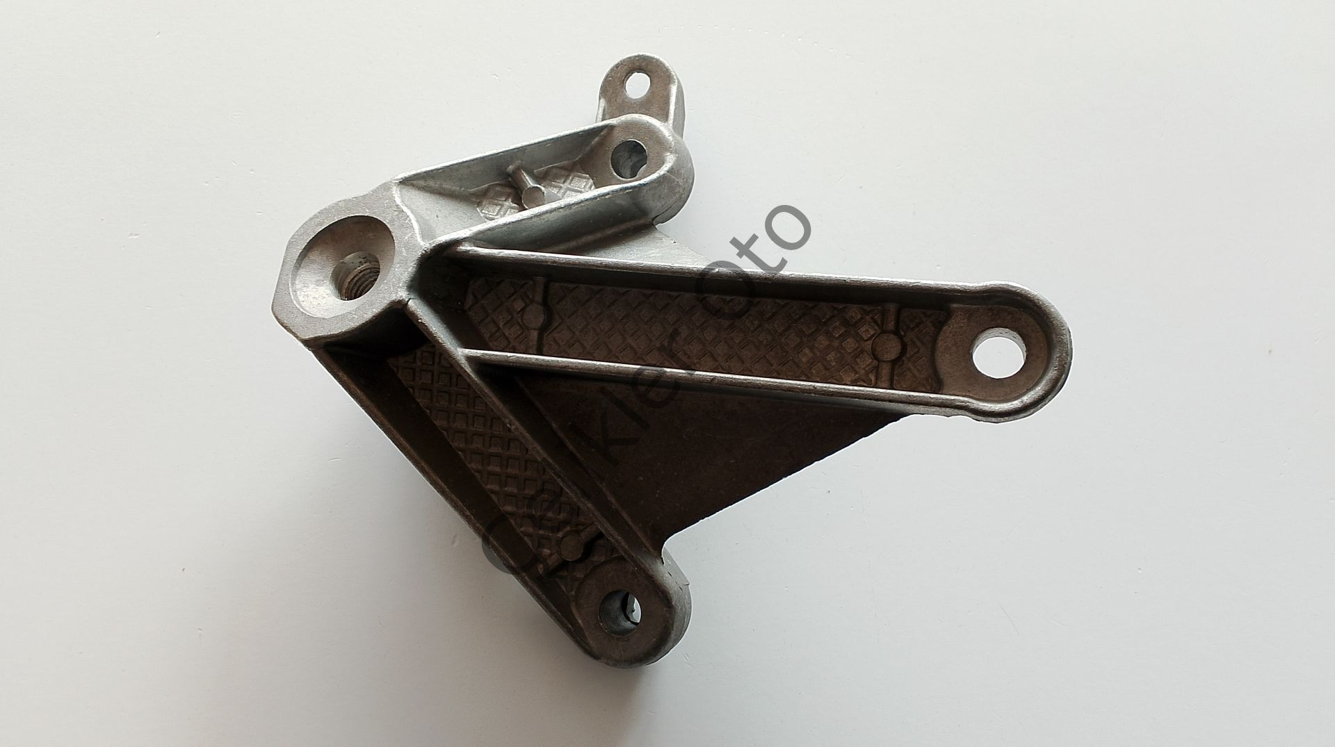 Motor Şanzuman Bağlantı Ayağı Kulağı Takozu Megane 2 Kango 3 8200043084