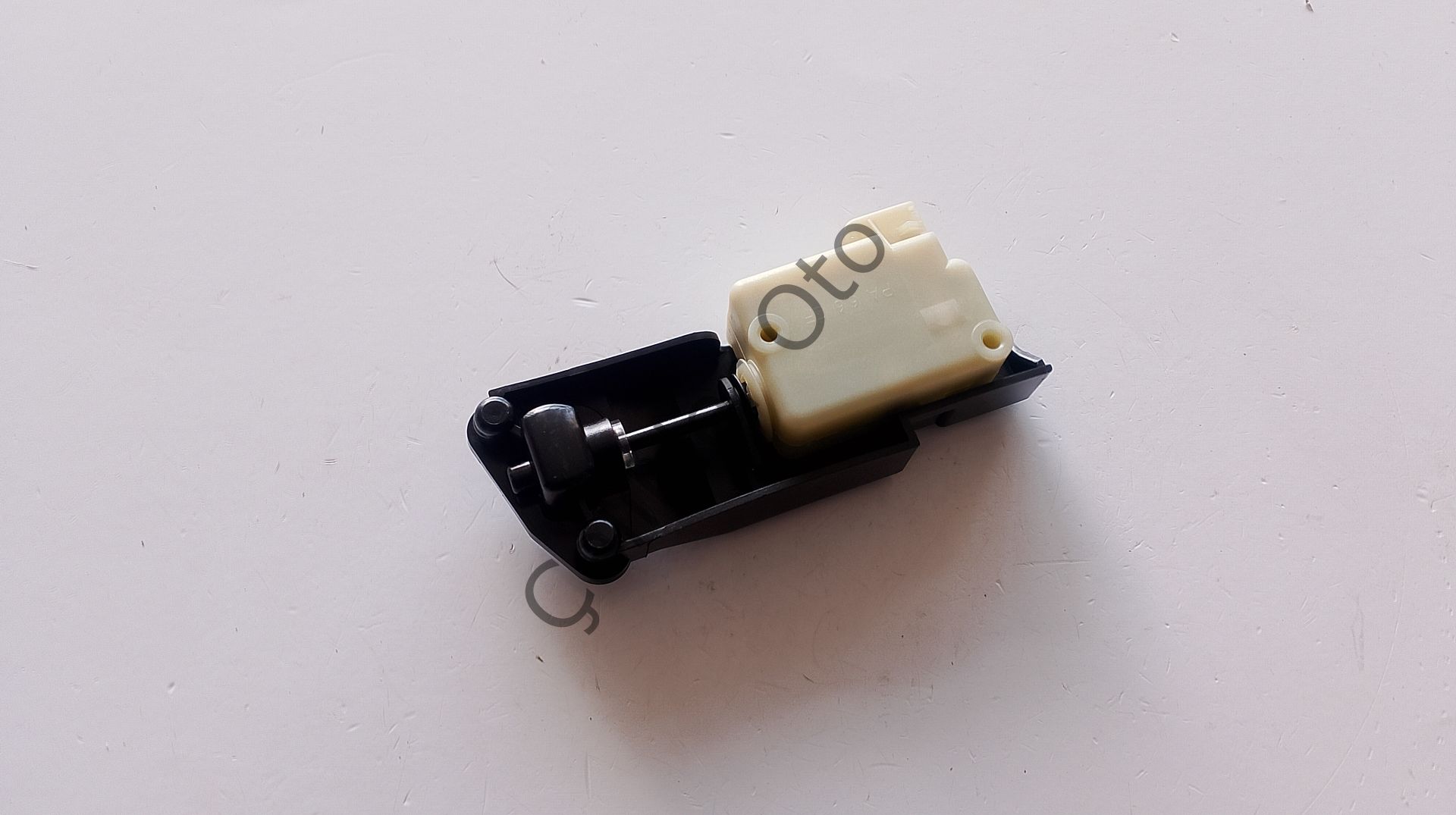 Depo Kapağı Kilidi S60 S80 V70 XC70 XC90 30612856