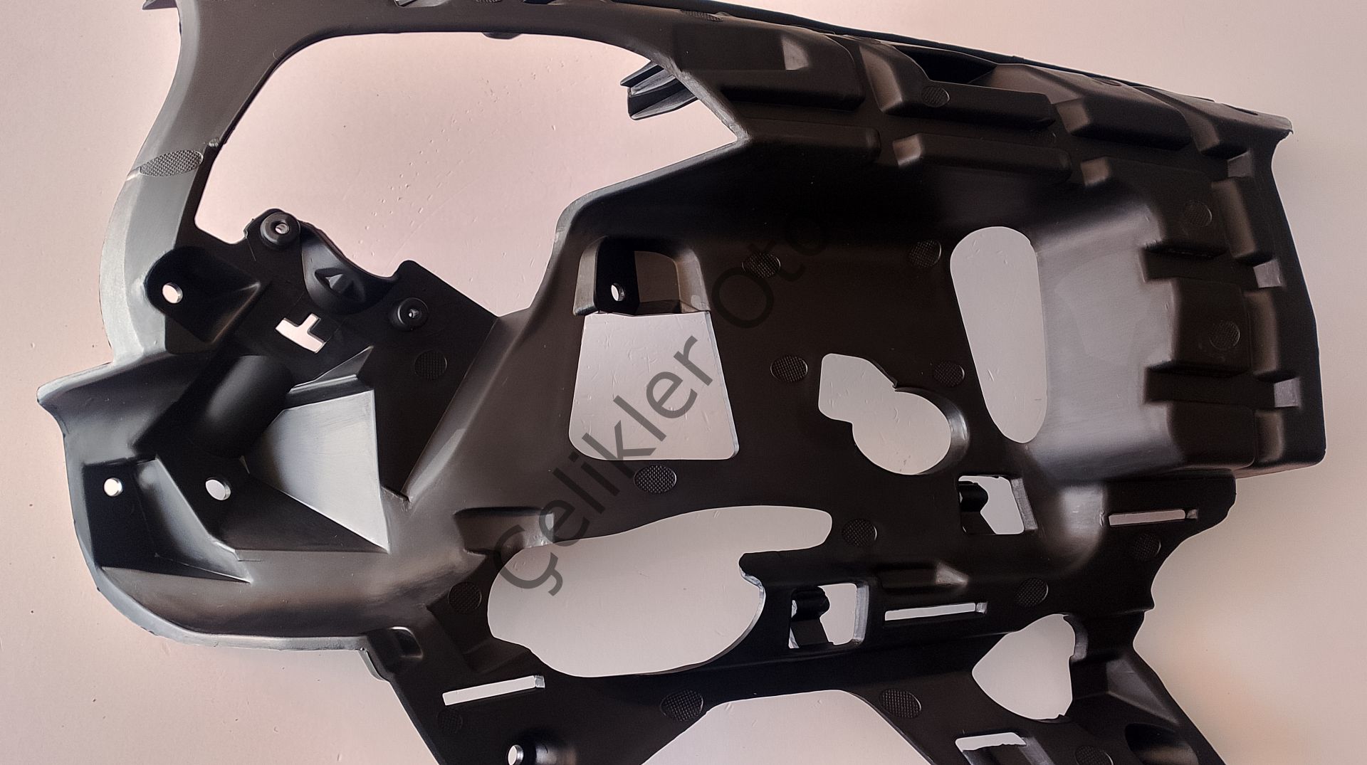 Sağ Ön Tampon Braketi Far Altı S60 V60 2014->31323841