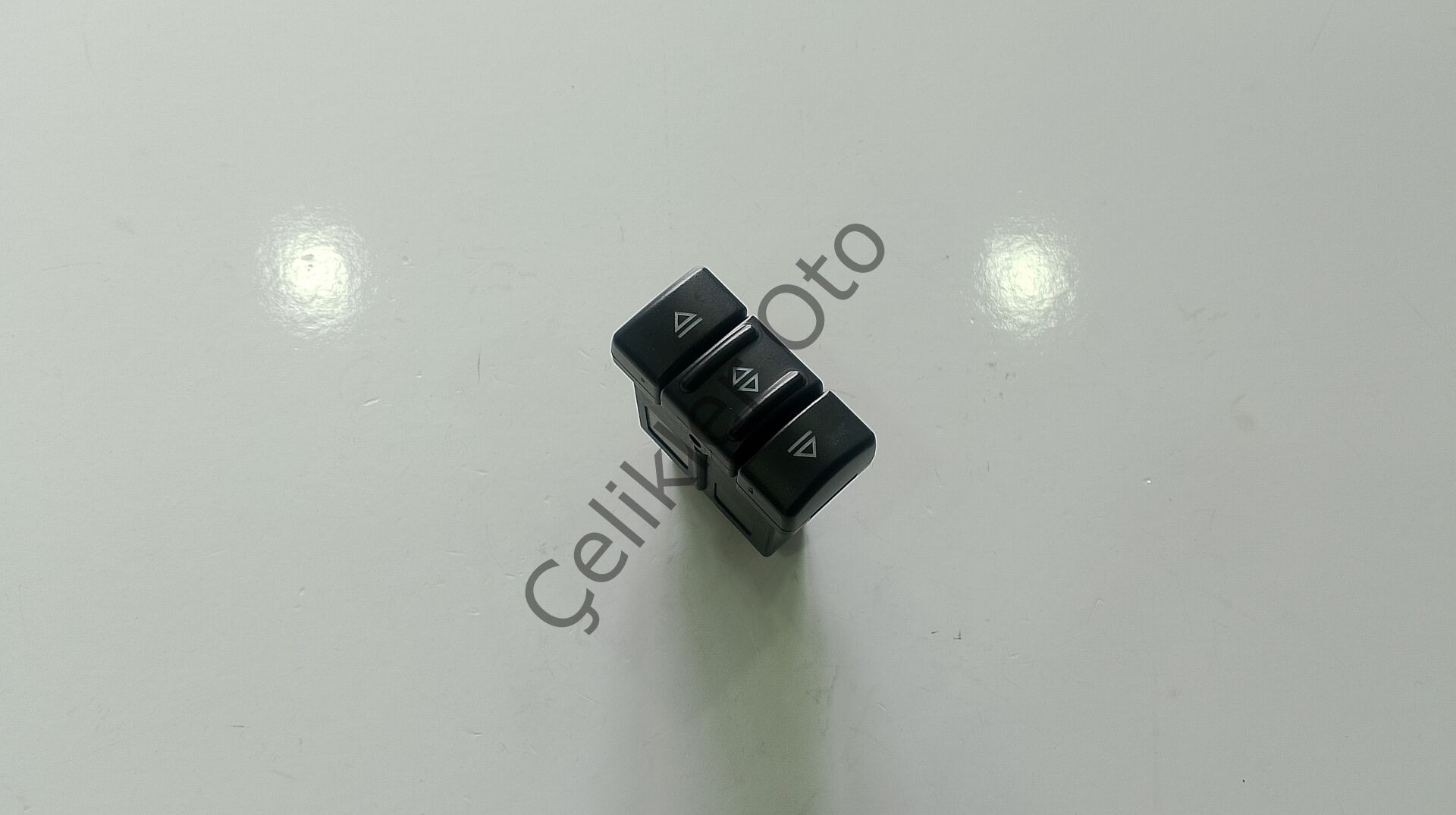 Sol Cam Açma Anahtarı Renault R19 7700817339