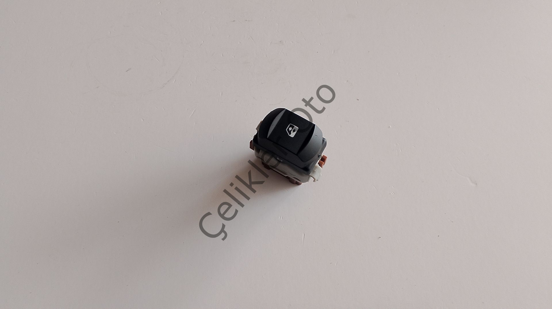 Sağ Cam Açma Anahtarı Megane 2 Clio 3 Laguna 2 8200108265