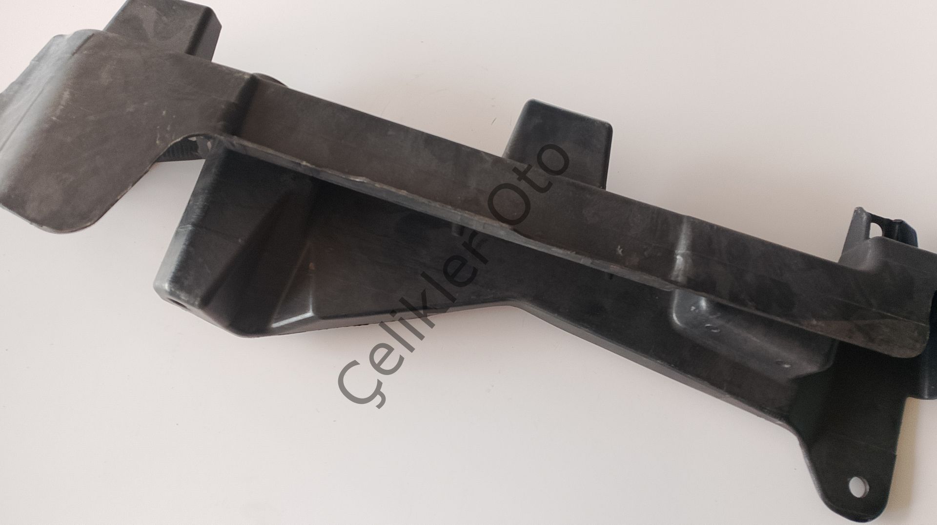 Sol Çamurluk Bağlantı Braketi Renault Kango 3 631232841R