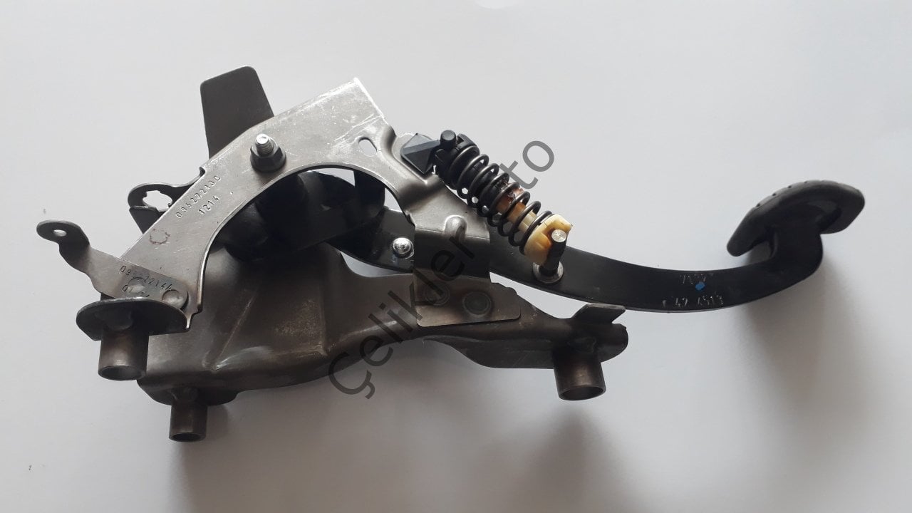 Debriyaj Pedalı Megane 3 Fluence 465030061R