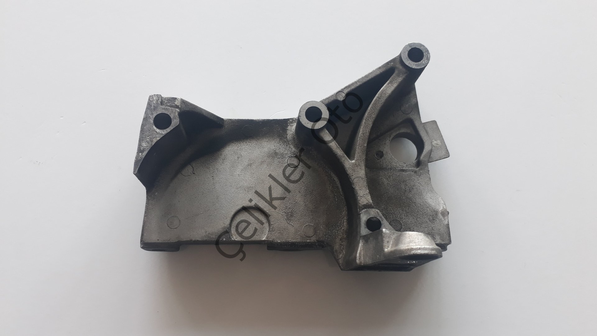 Silindir Kapak Ön Bağlantı Fluence Megane 3 Duster 8200101196