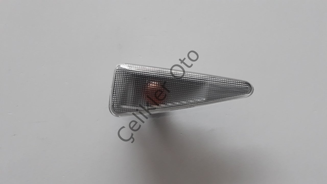 Sağ Çamurluk Sinyali Clio Symbol Thalia/Dacia Sandero 8200602765