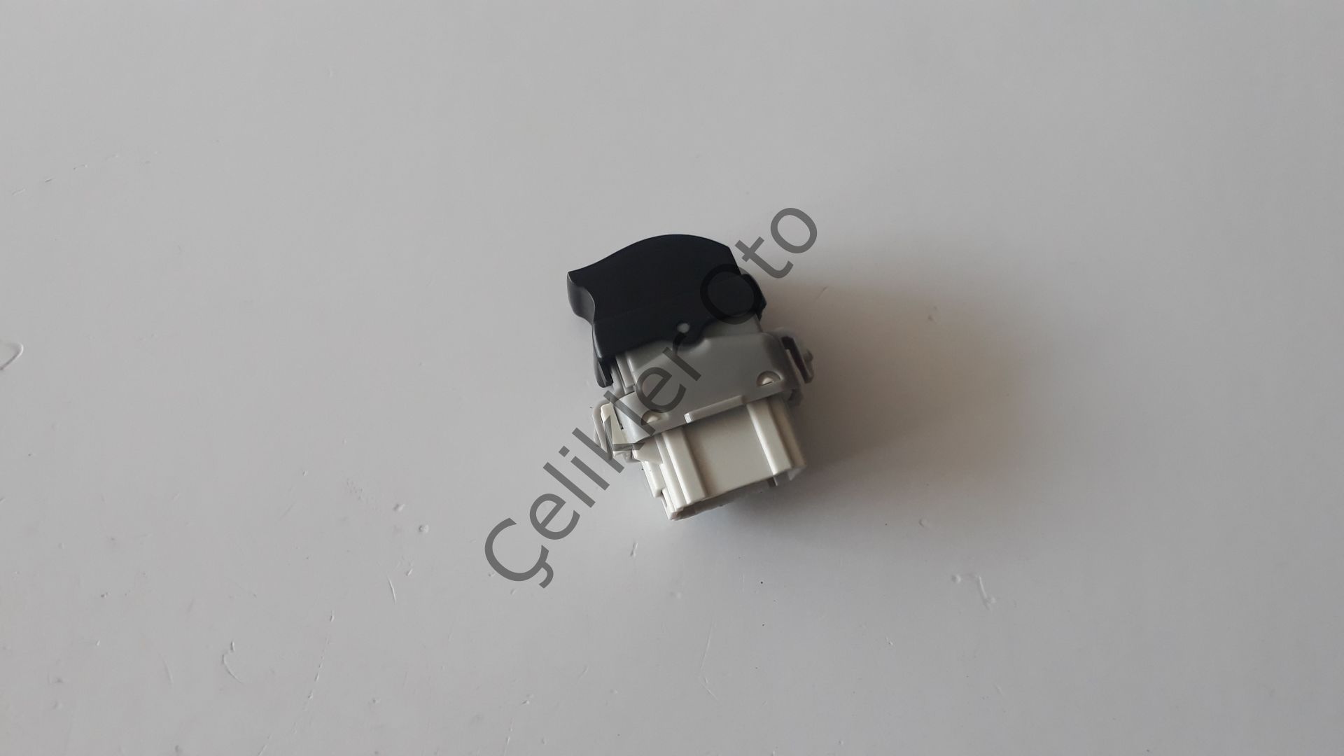 Arka Cam Açma Anahtarı Megane 2 Laguna 2 Scenic 2 8200315024